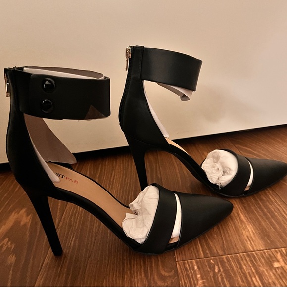NWT Just Fab Black, Ankle Strap, Pointy Toe Heels. Size 8.5. - Picture 2 of 14